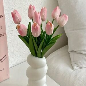 A set of 6 artificial tulips, suitable for home decoration and tabletop floral decoration